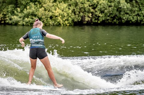 Isabella Williams at the 2022 Malibu Boats UK Wakesurf Nationals - Photo Mantis Pro Media